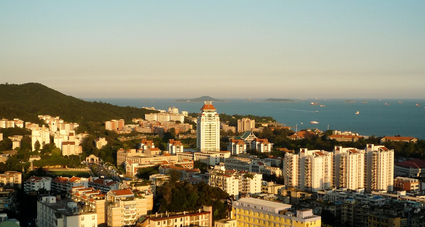 Xiamen University and the nearby sea at sunset.